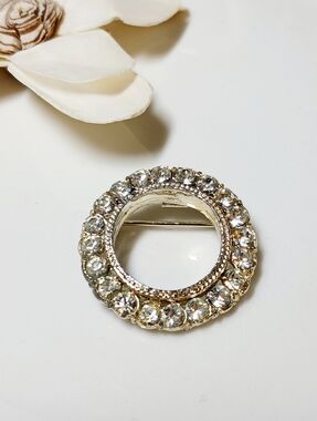 Vintage AJC Gold-Tone Open Circle Wreath Brooch